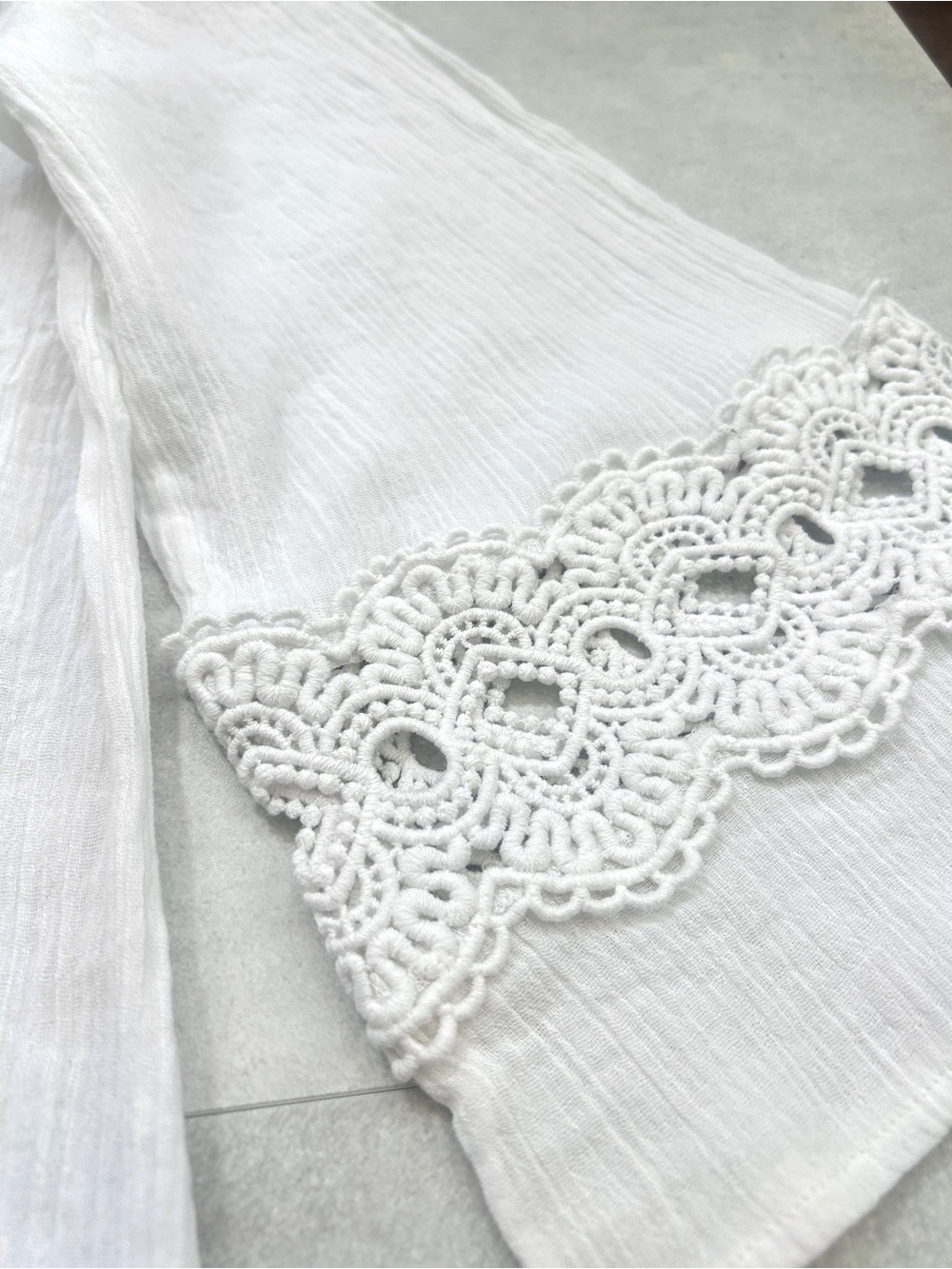 La Blanca White Crochet-Trim Cotton V-Neck Swim Coverup, Size M - Picture 8 of 12